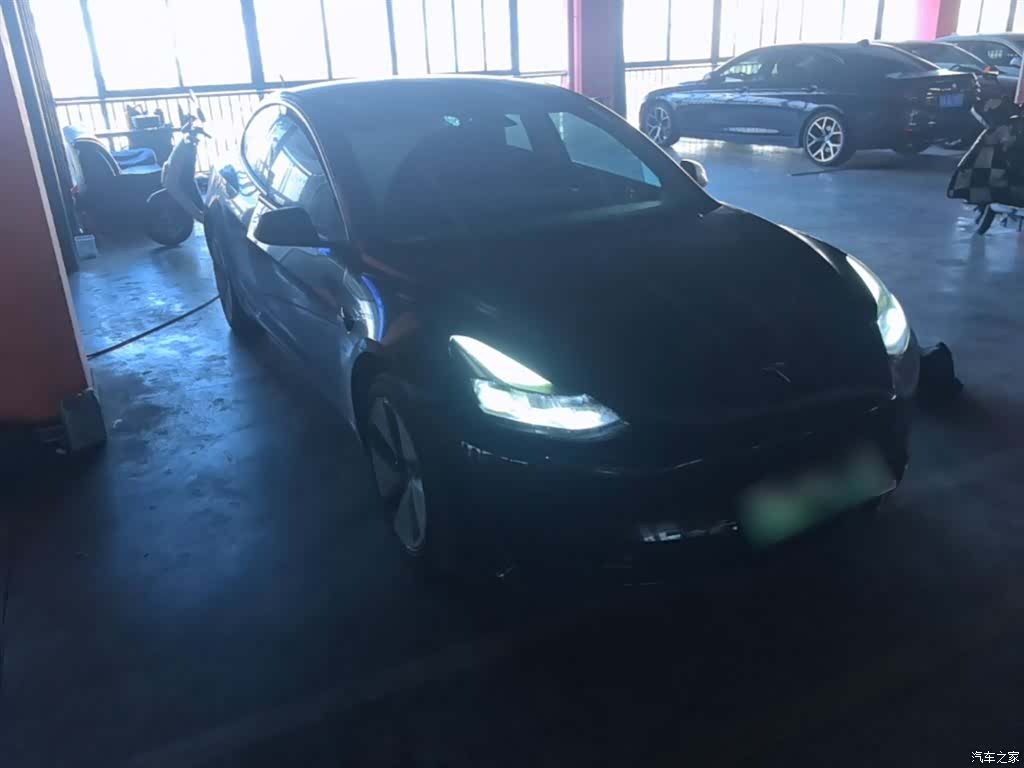 Tesla Model 3, 2023 4