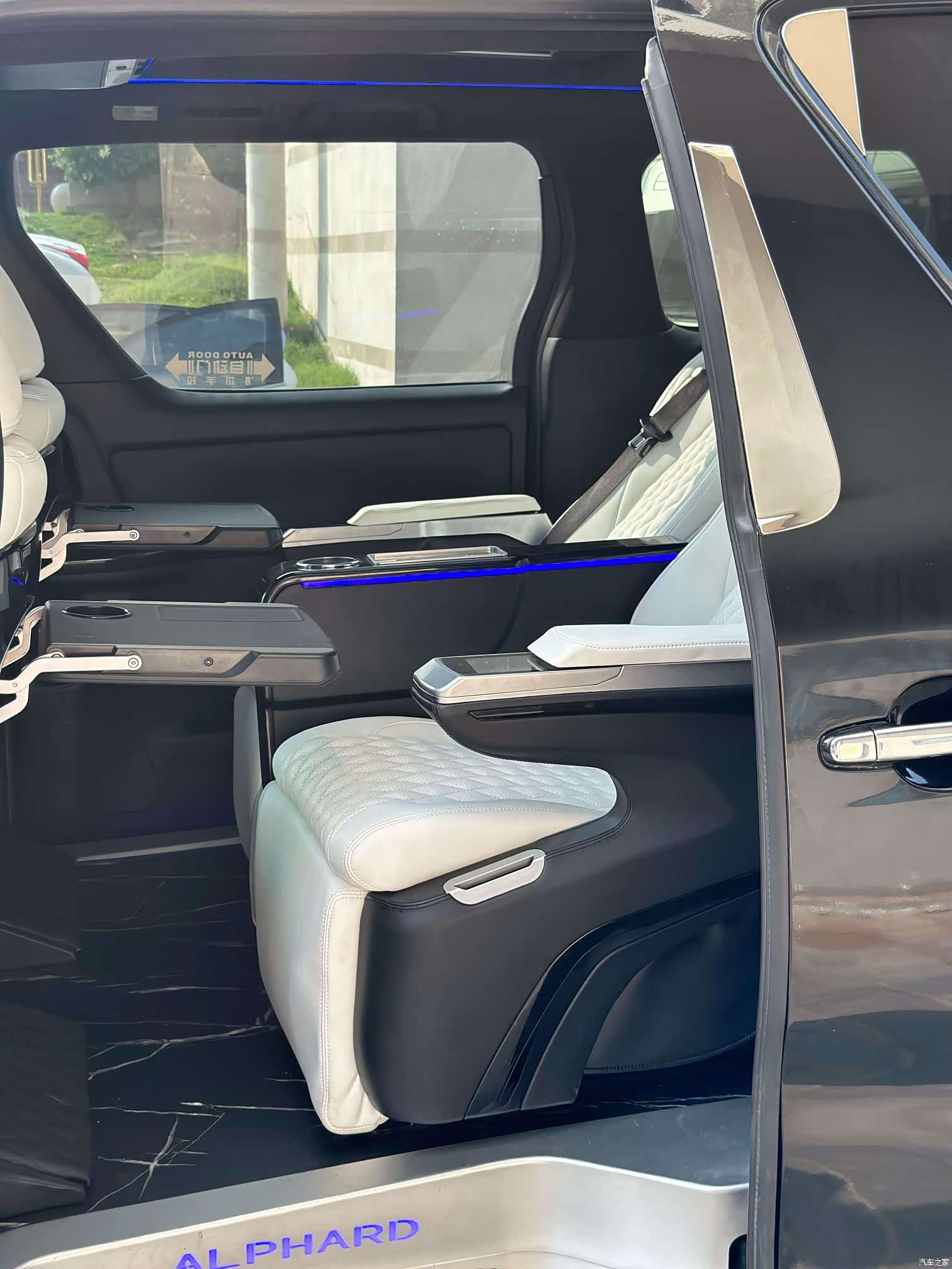 Toyota Alphard, 2011 9