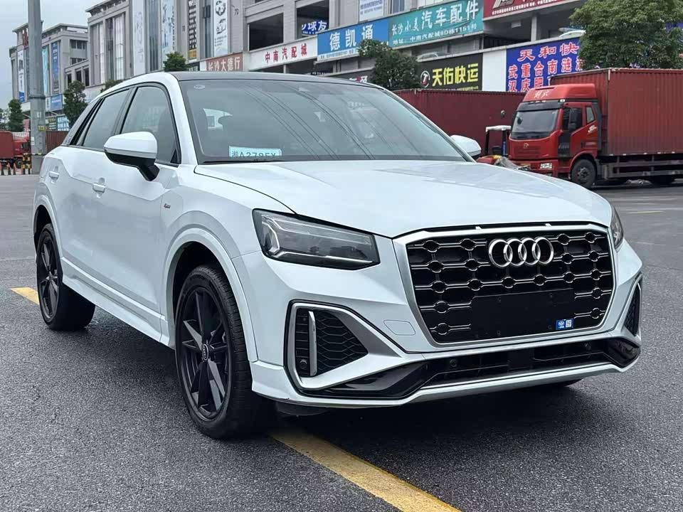 Audi Q2L