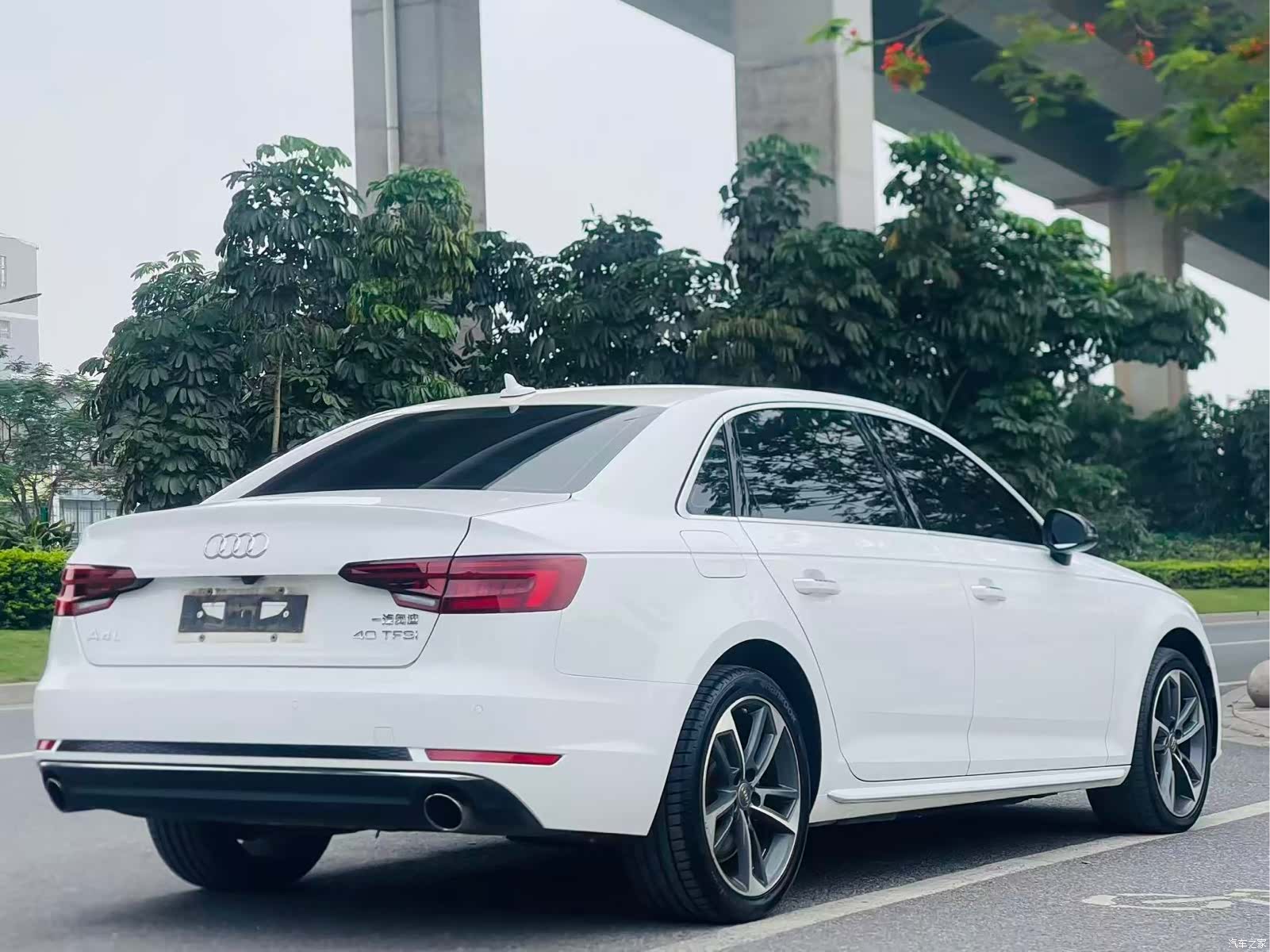 Audi A4L, 2018 все фото
