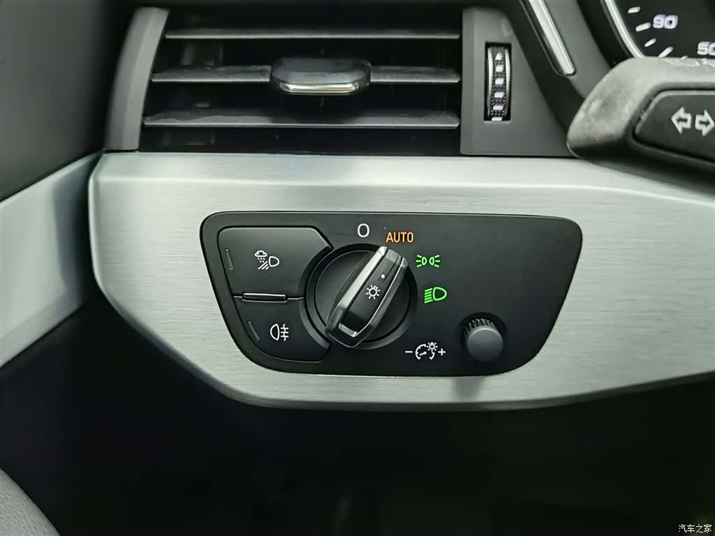 Audi A4L, 2019 21