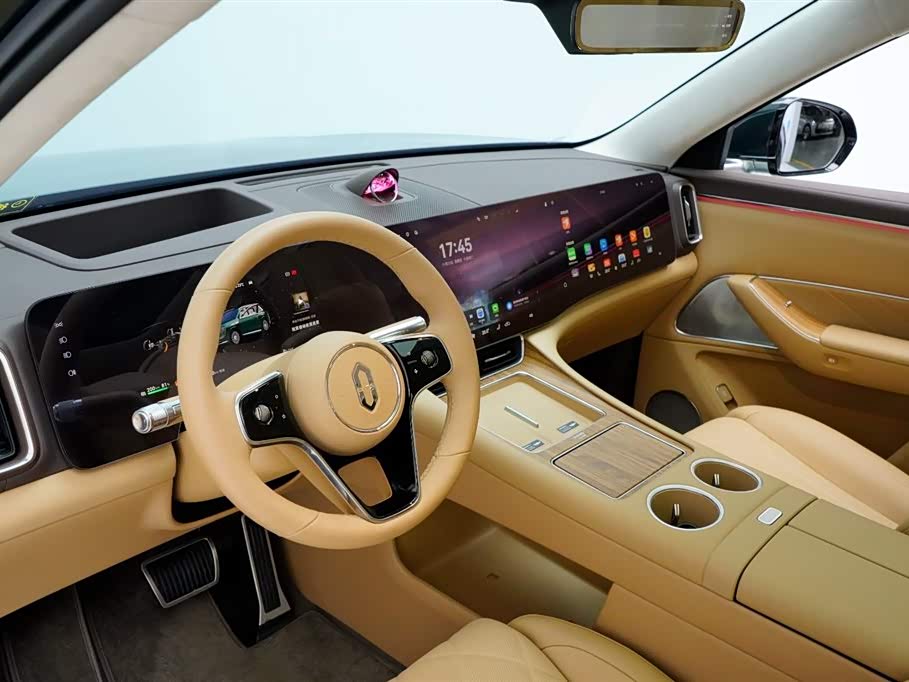 AITO Ask the world M8