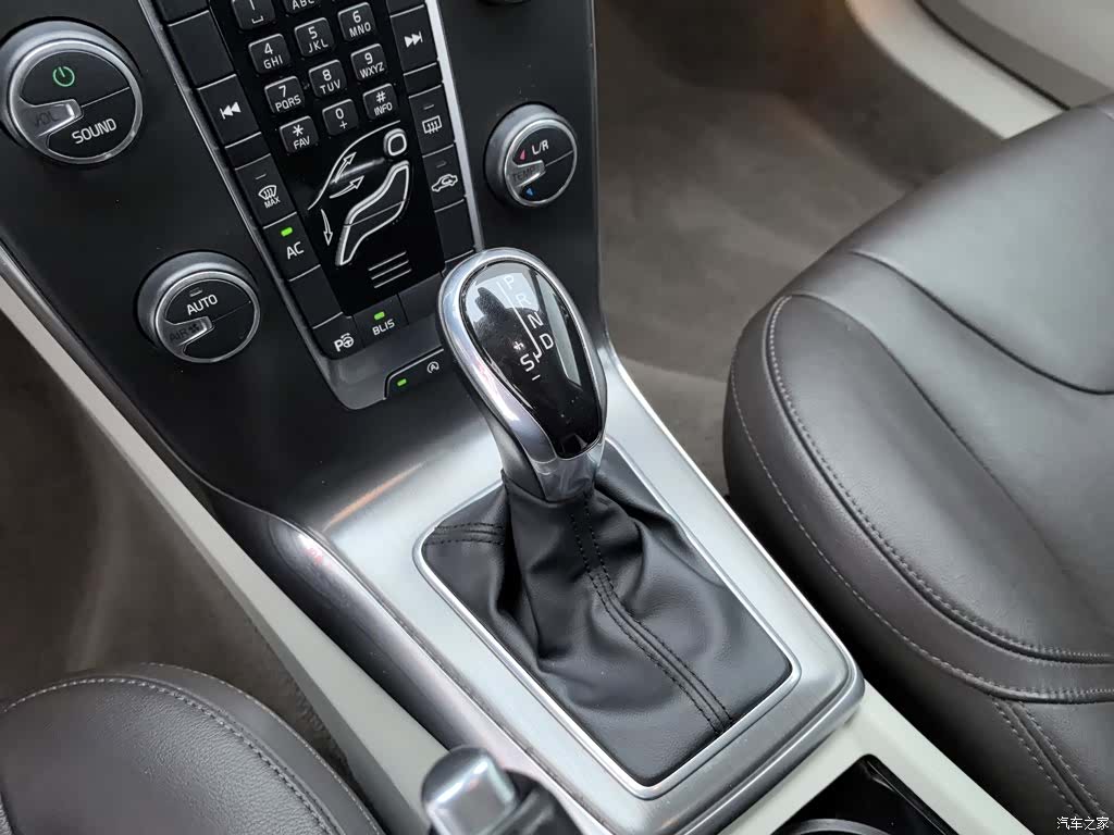 Volvo V40, 2014 13