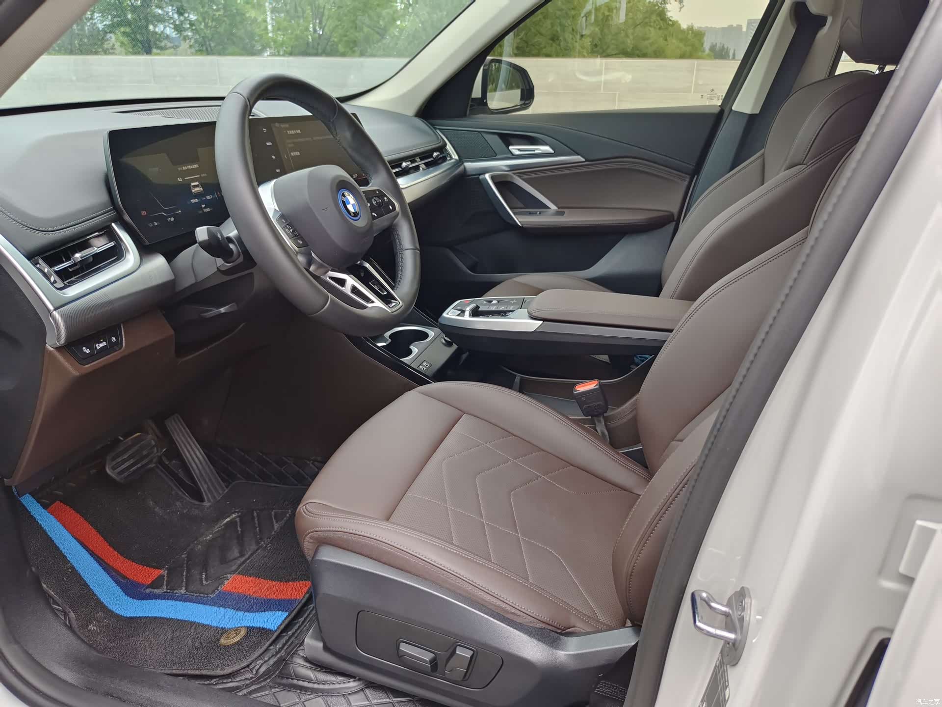 BMW iX1, 2025 6