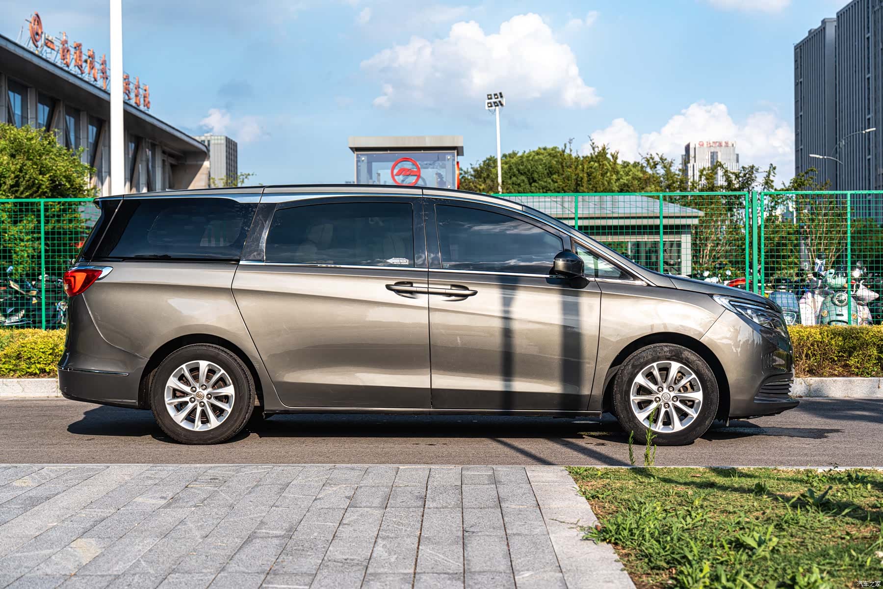 Buick GL8, 2016 7