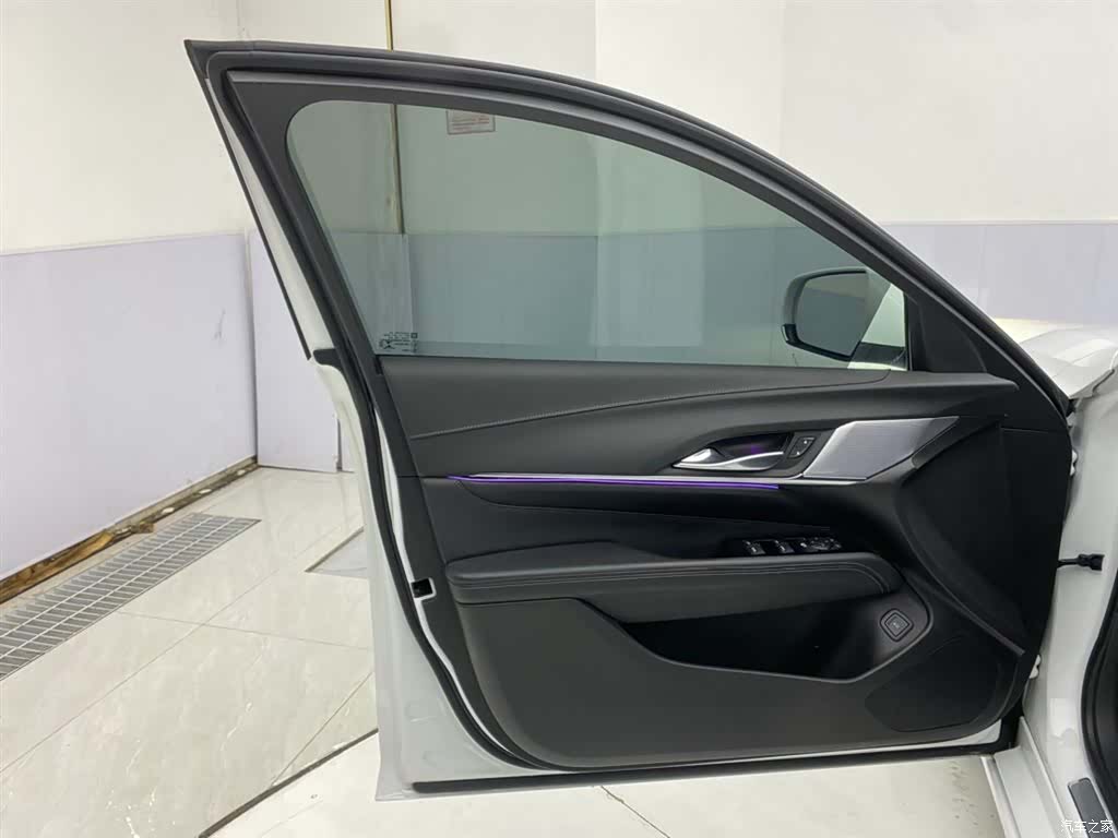 Cadillac CT4, 2023 16