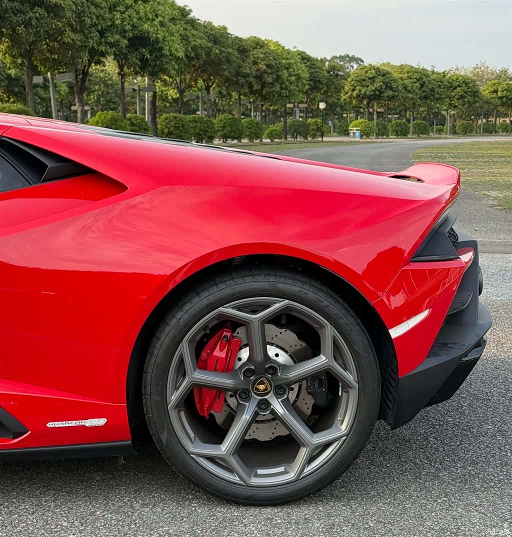 Lamborghini Huracán, 2023 все фото