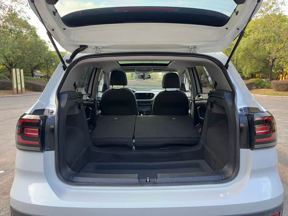 Volkswagen Exploring the shadow