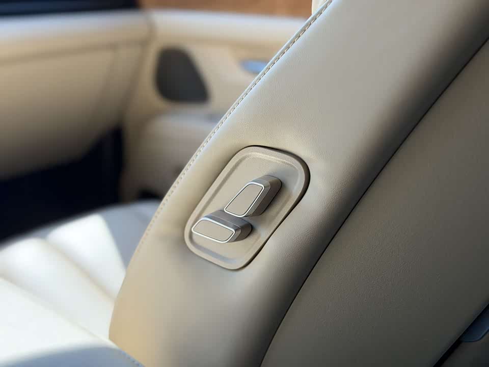 AITO Ask the world M7