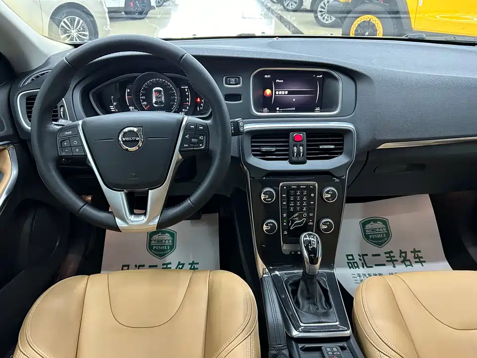 Volvo V40