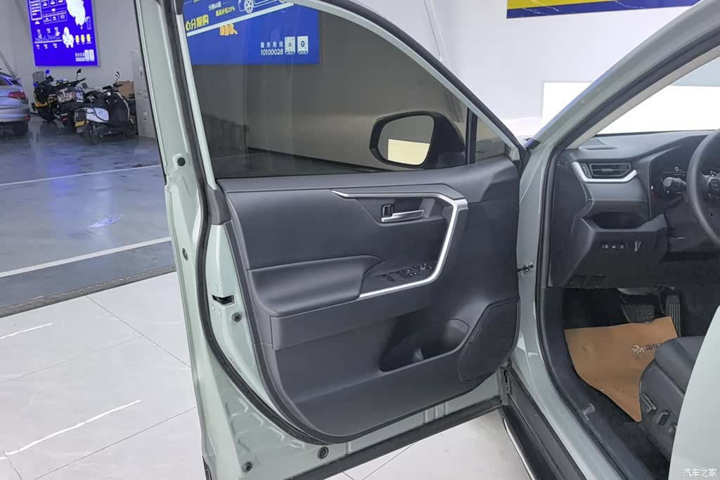 Toyota RAV4, 2020 7