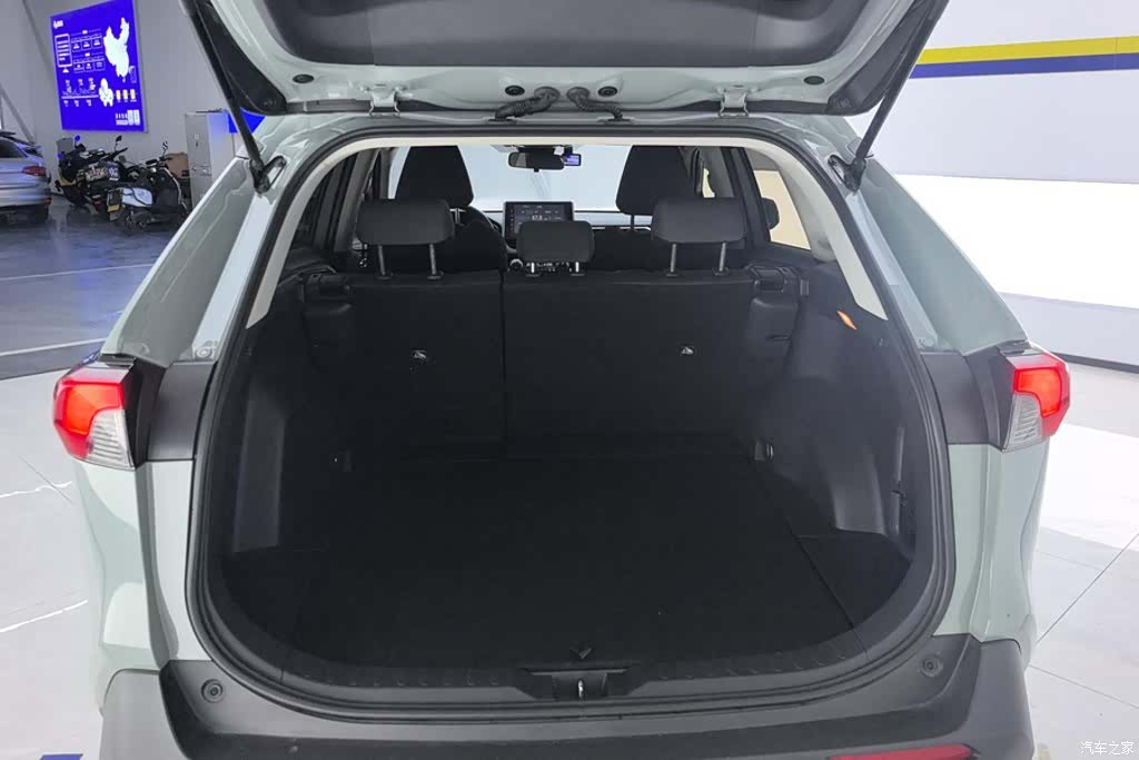 Toyota RAV4, 2020 4
