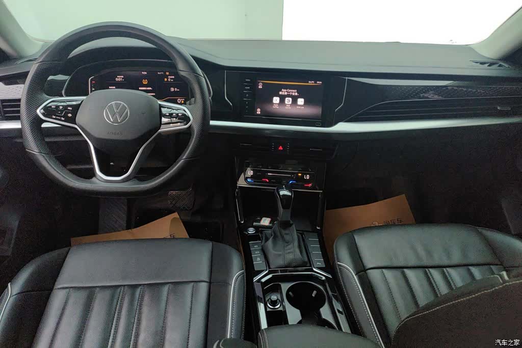 Volkswagen Passat, 2023 13