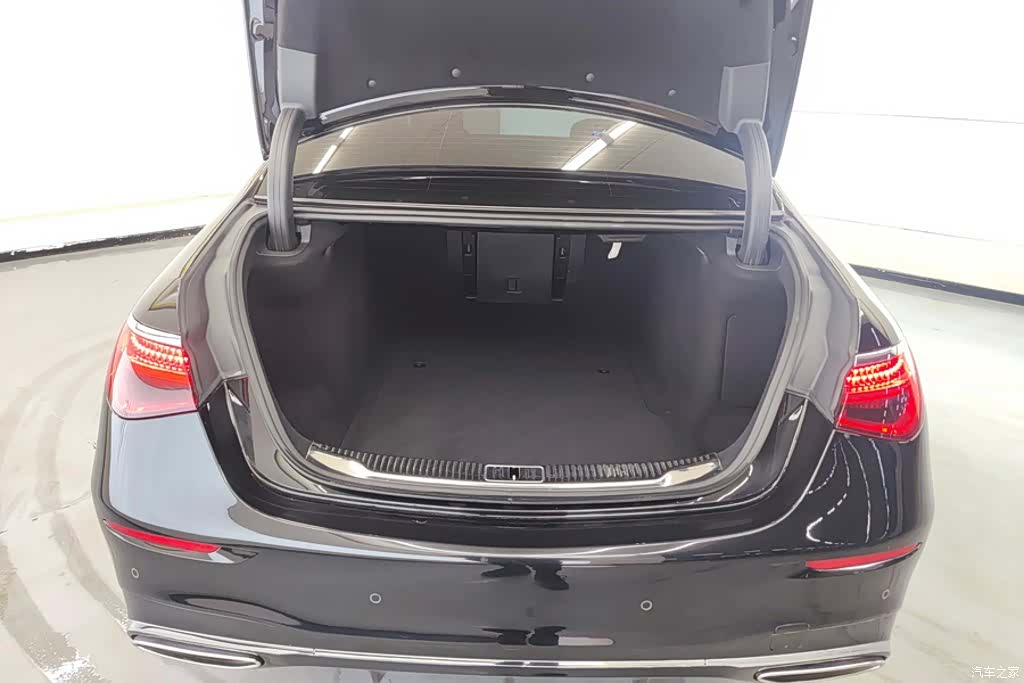 Mercedes-Benz S-Class, 2022 4