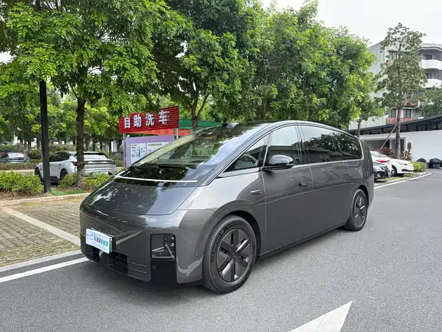 Li Auto MEGA 2025 — купить из Китая под заказ