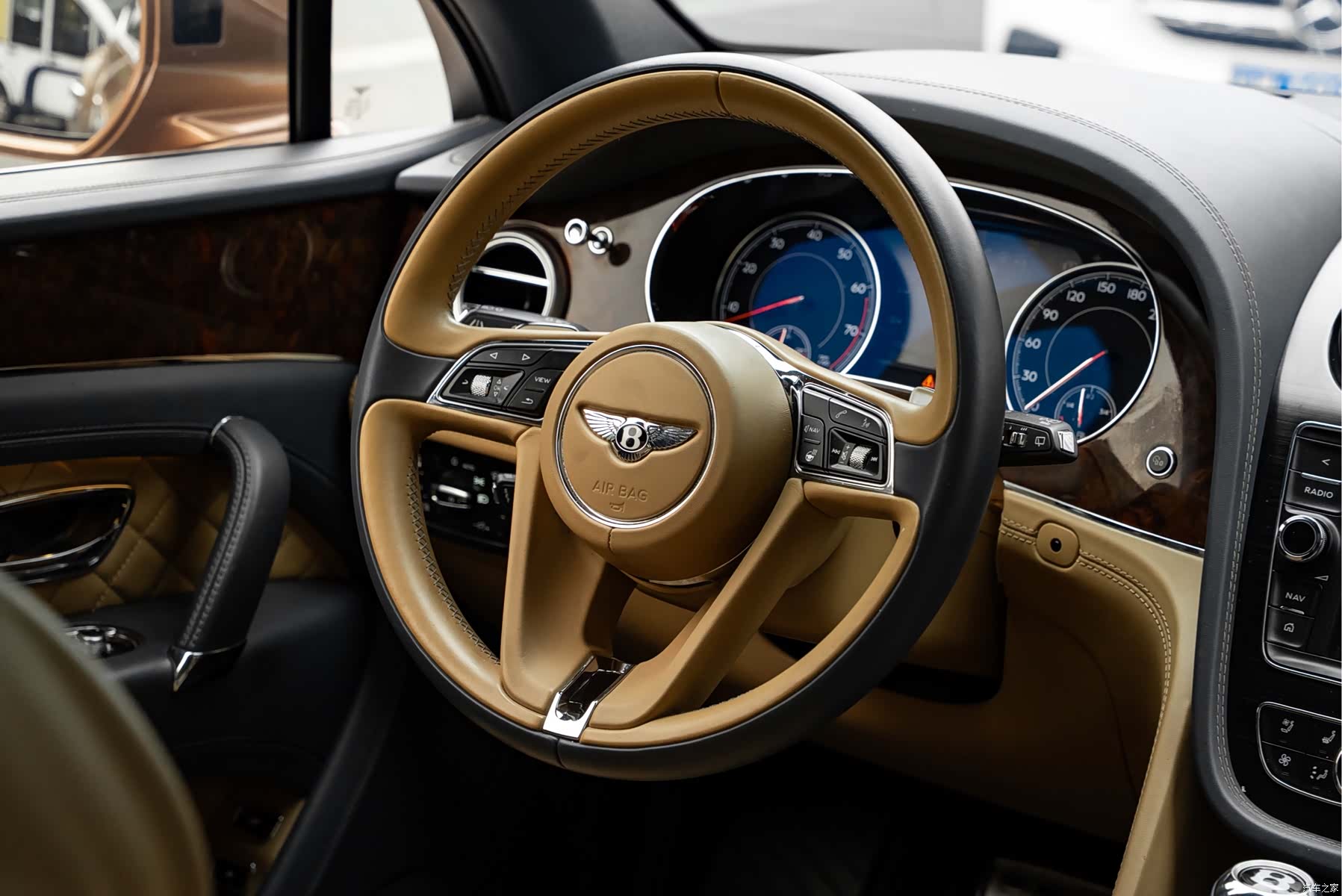 Bentley Bentayga, 2018 4