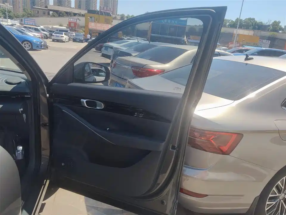 Geely Galaxy Galaxy E5