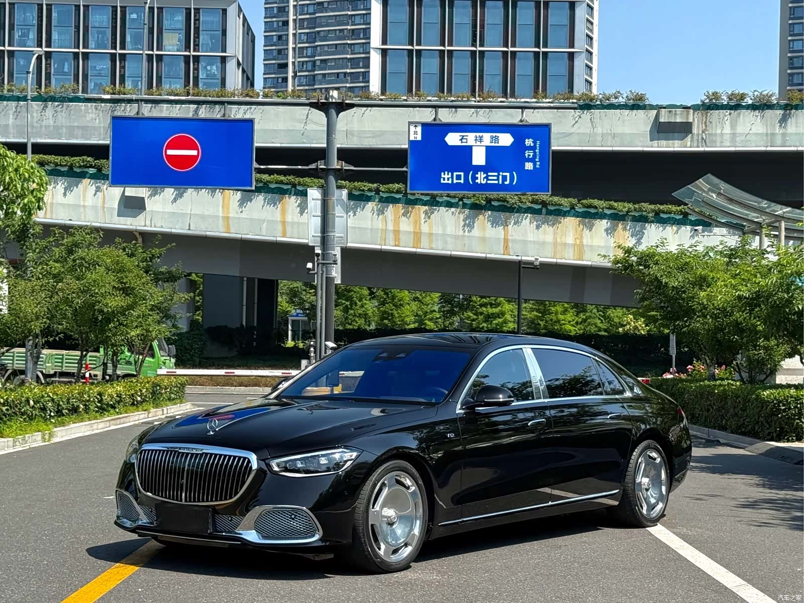 Maybach S-Class, 2023 3