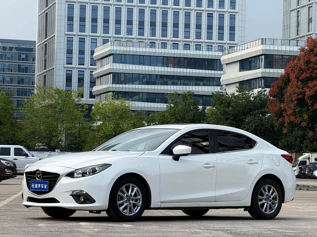 Mazda Mazda3 3 2014 1.5L AT Luxury
