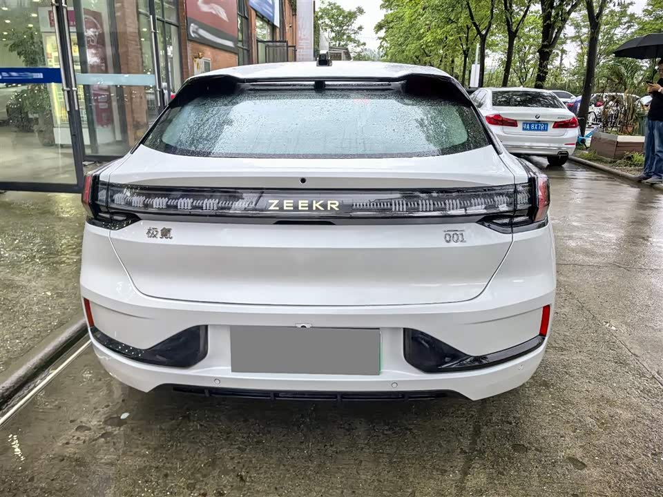 Zeekr 001