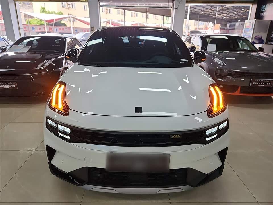 Lynk & Co 06