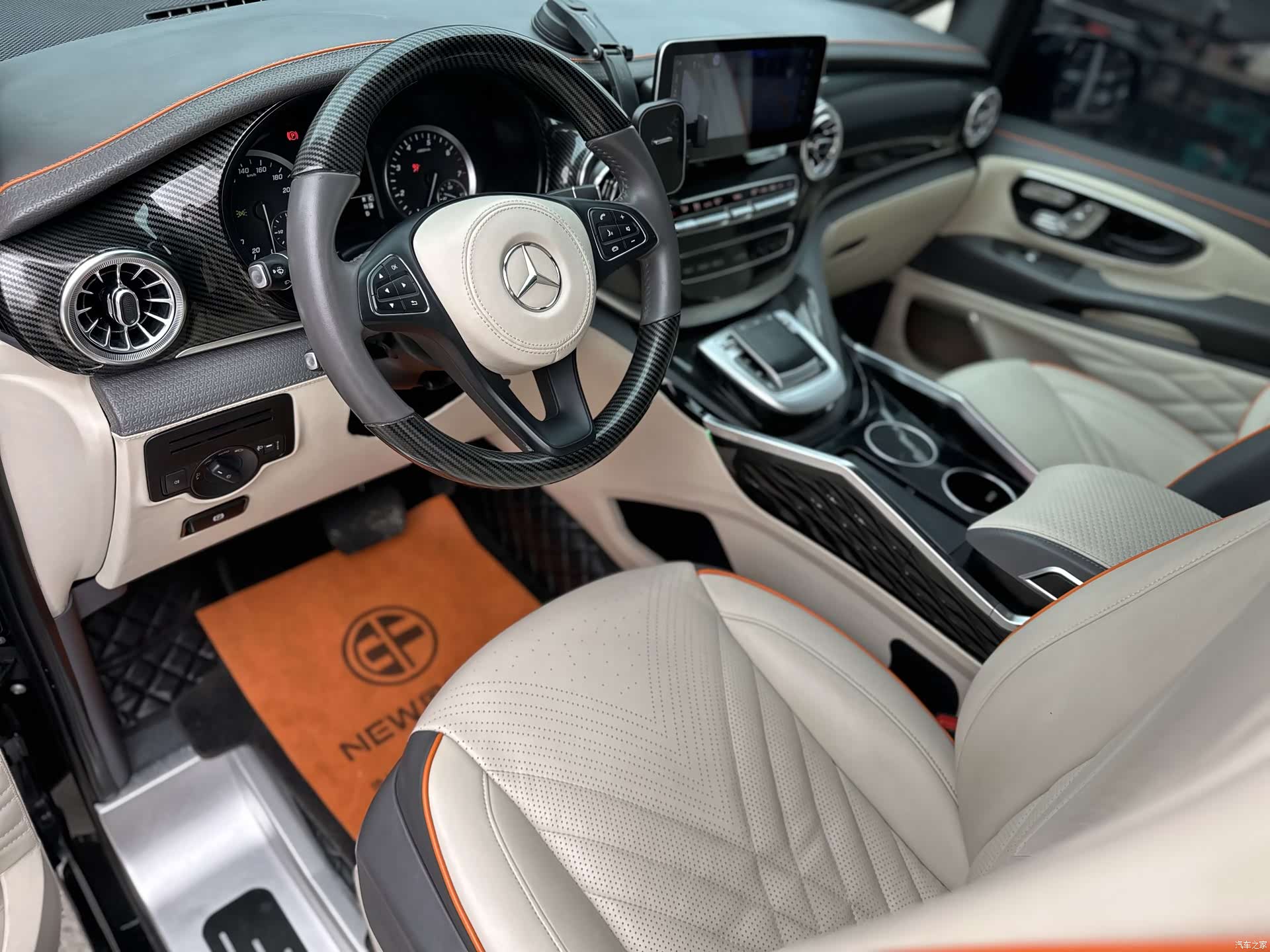 Mercedes-Benz 7, 2023 15