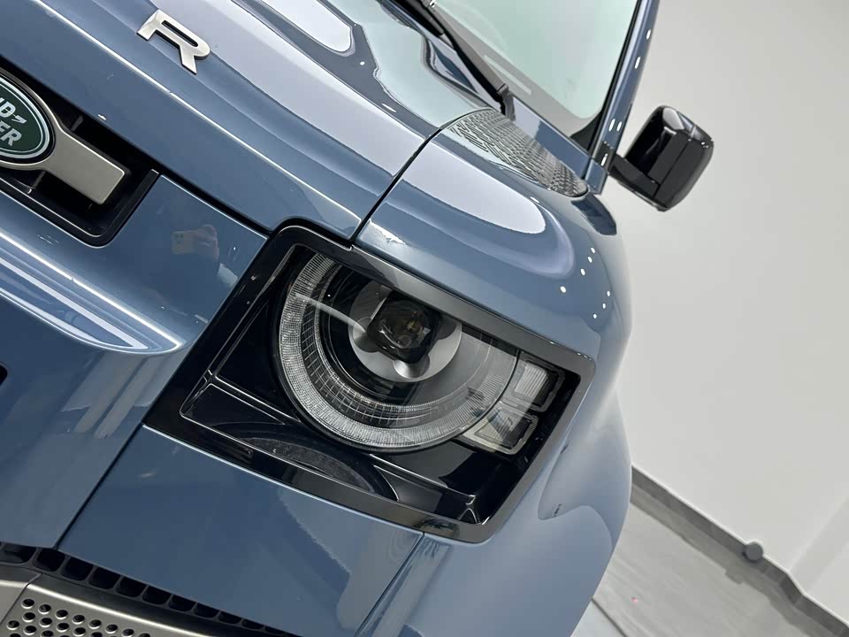 Land Rover guard