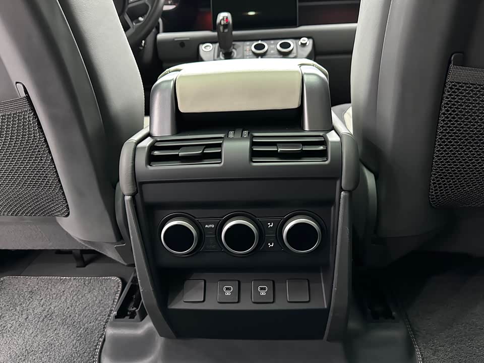 Land Rover guard