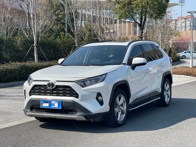 Toyota RAV4 2021 — купить из Китая под заказ