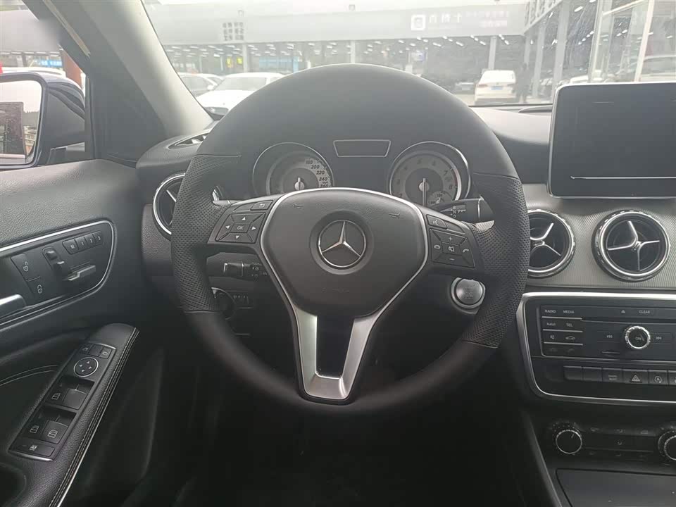 Mercedes-Benz GLA