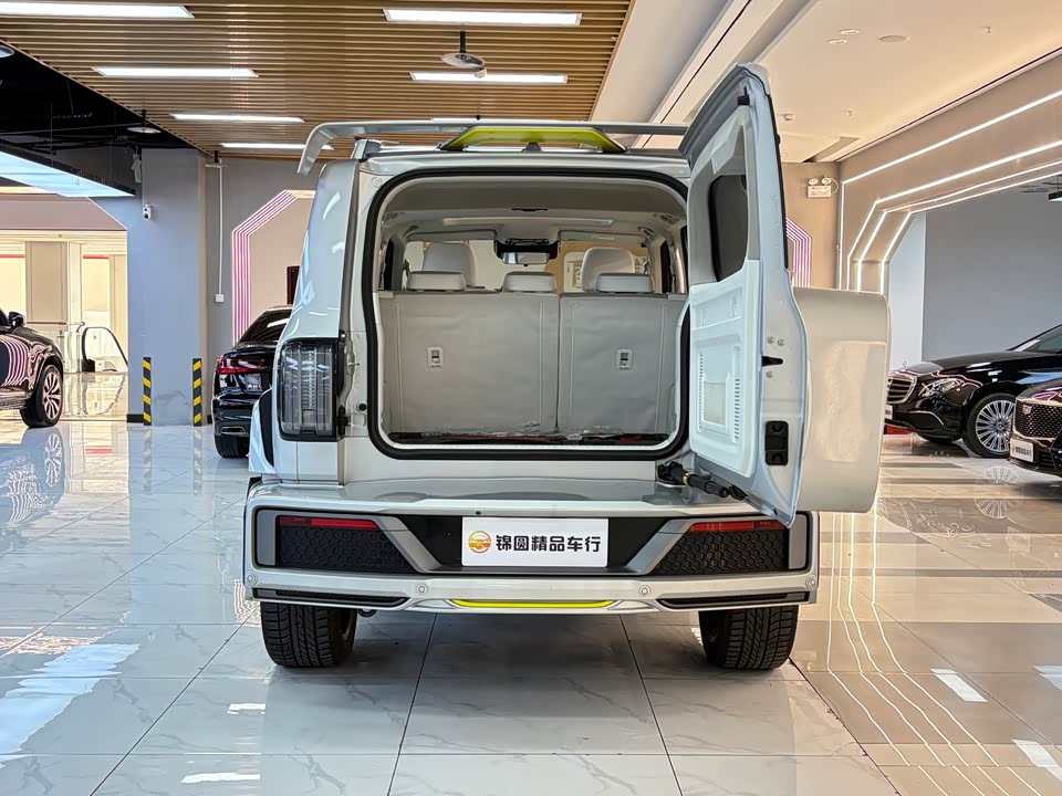 CrossBoundary Co-creation tank 300