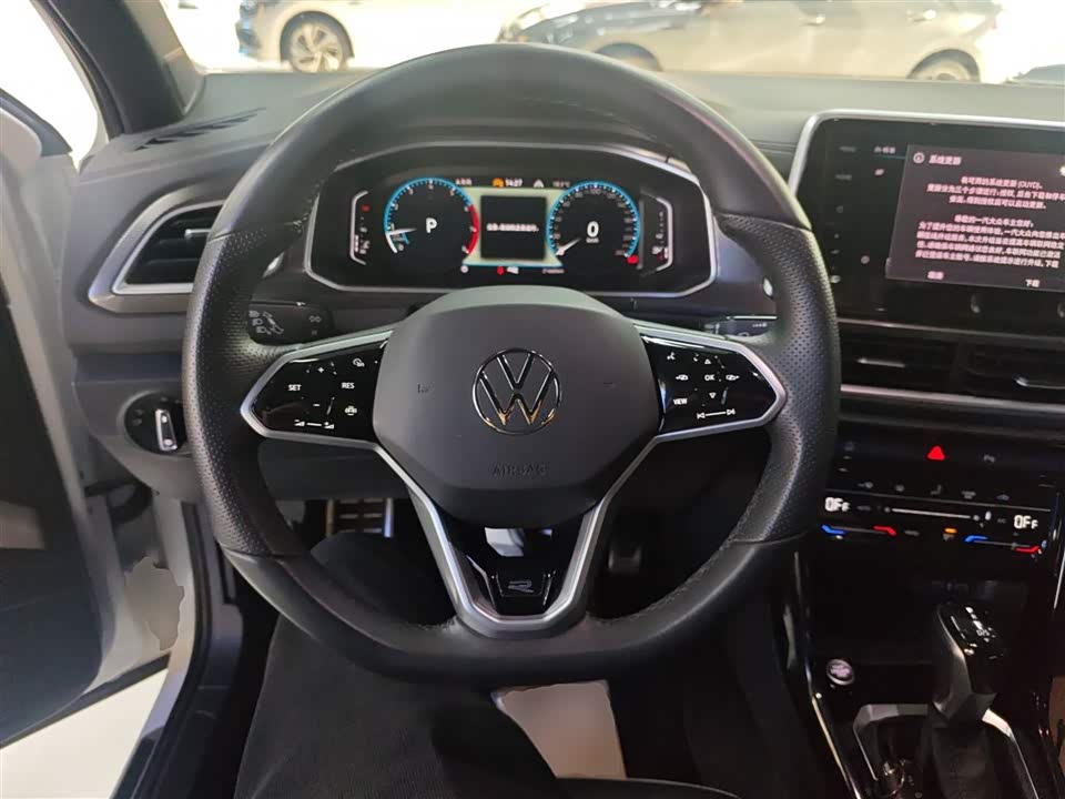 Volkswagen T-ROC exploring Songs