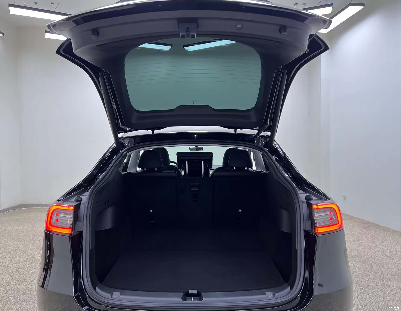 Tesla Model Y, 2022 18
