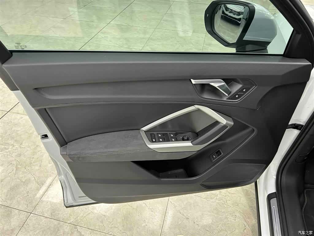 Audi Q3, 2022 10