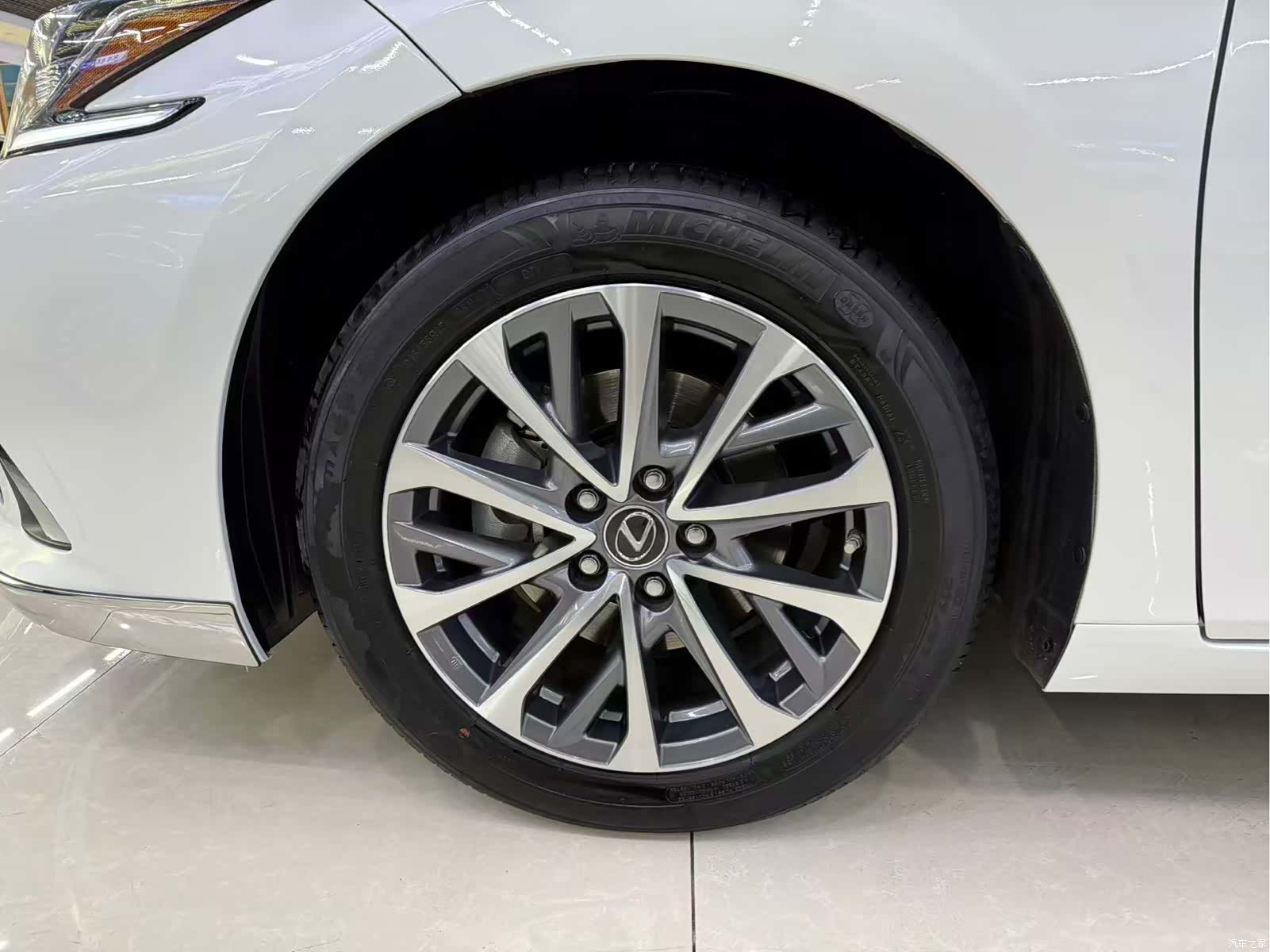 Lexus ES, 2024 15