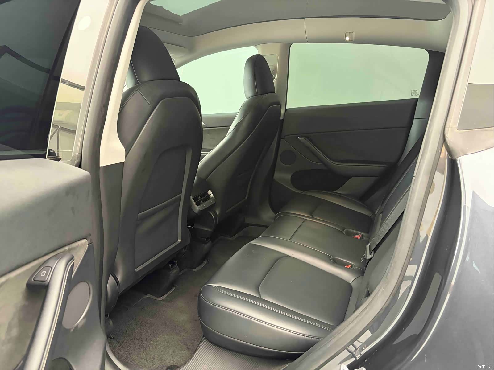 Tesla Model Y, 2024 8