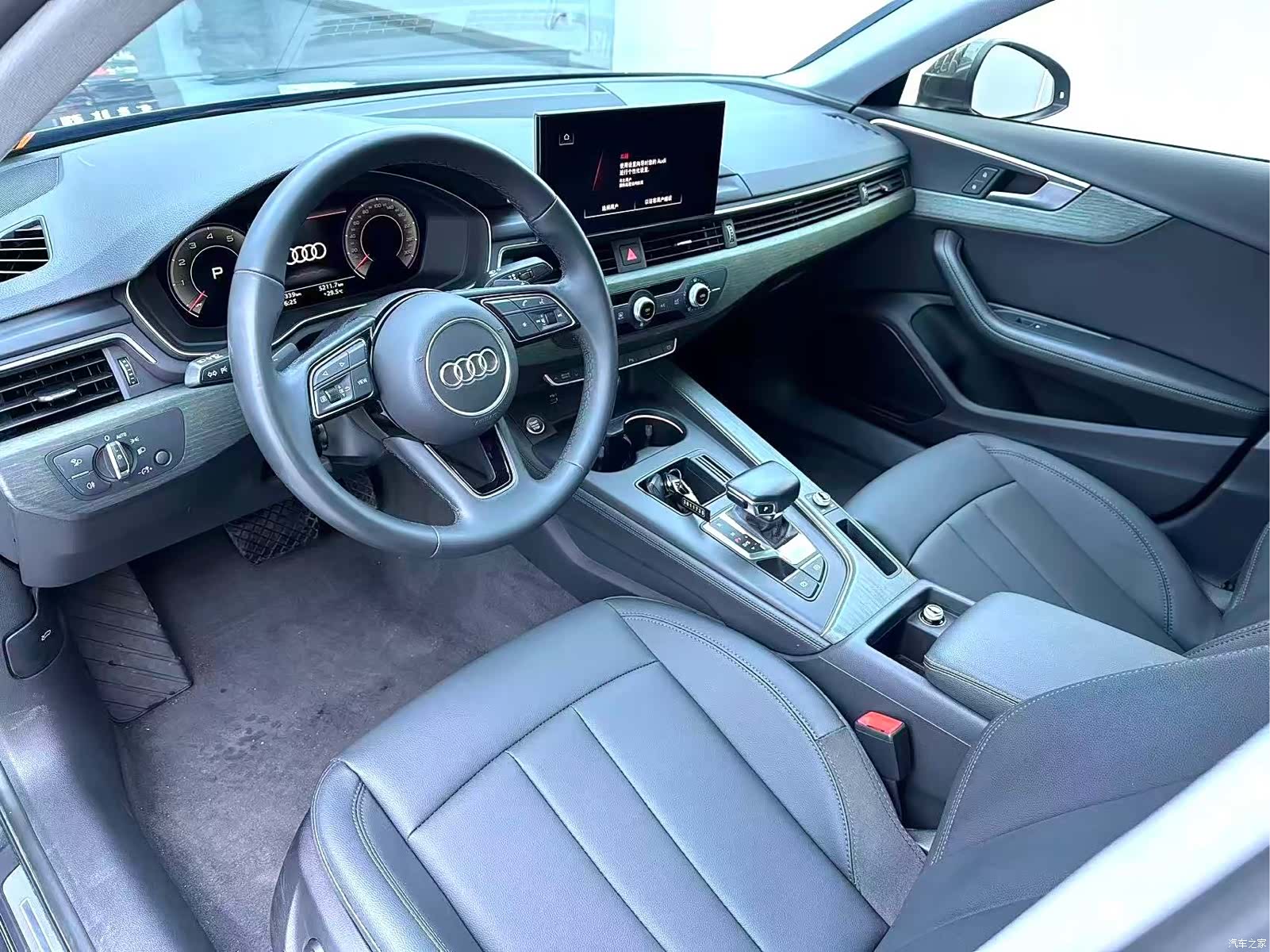 Audi A4L, 2023 все фото