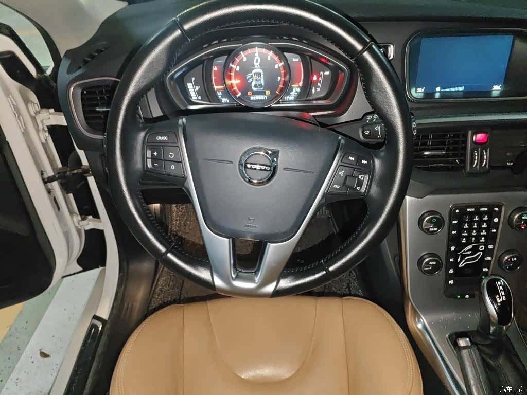 Volvo V40, 2016 3