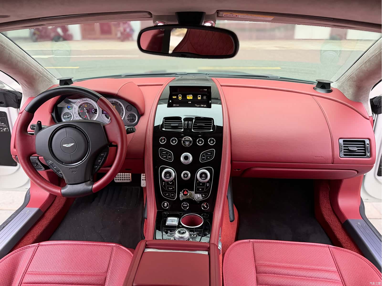 Aston Martin Rapide, 2019 9
