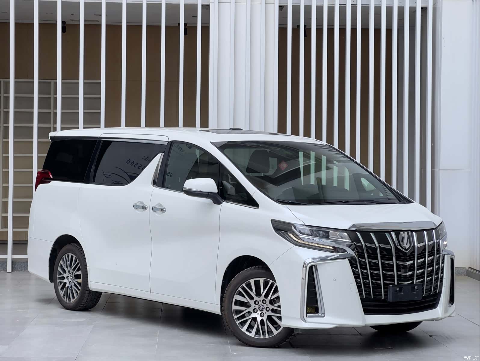 Toyota Alphard, 2020 3
