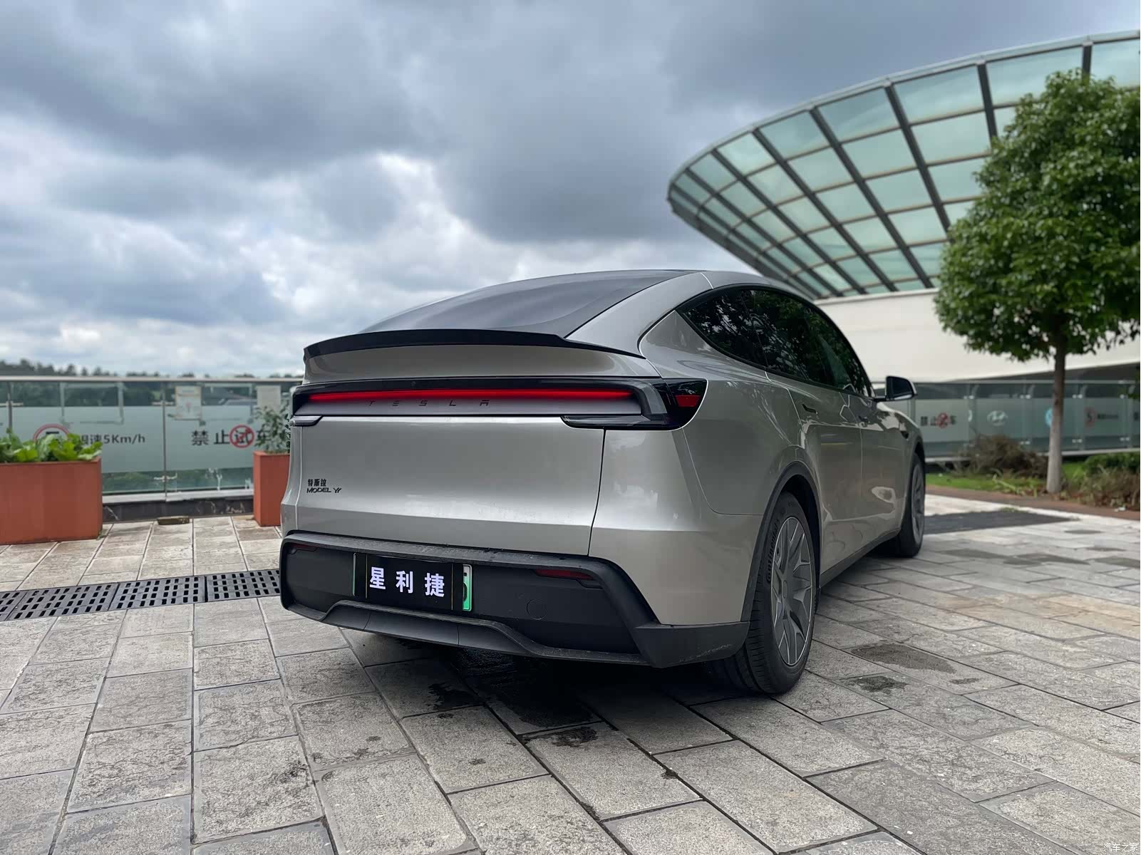 Tesla Model Y, 2025 7