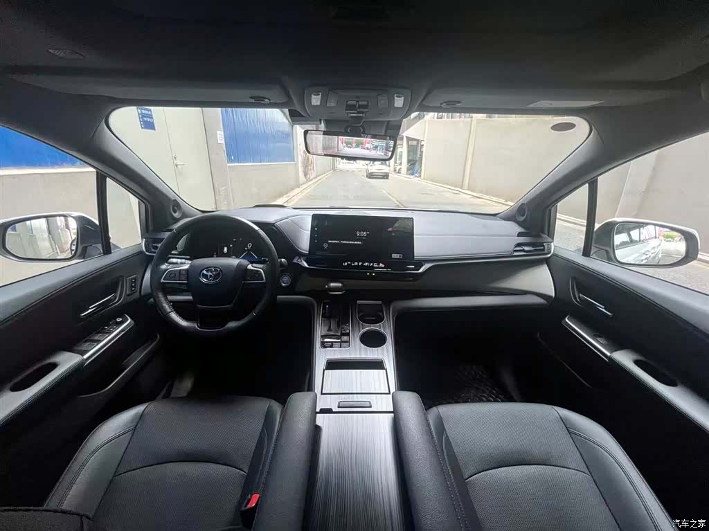 Toyota Granvia, 2023 11