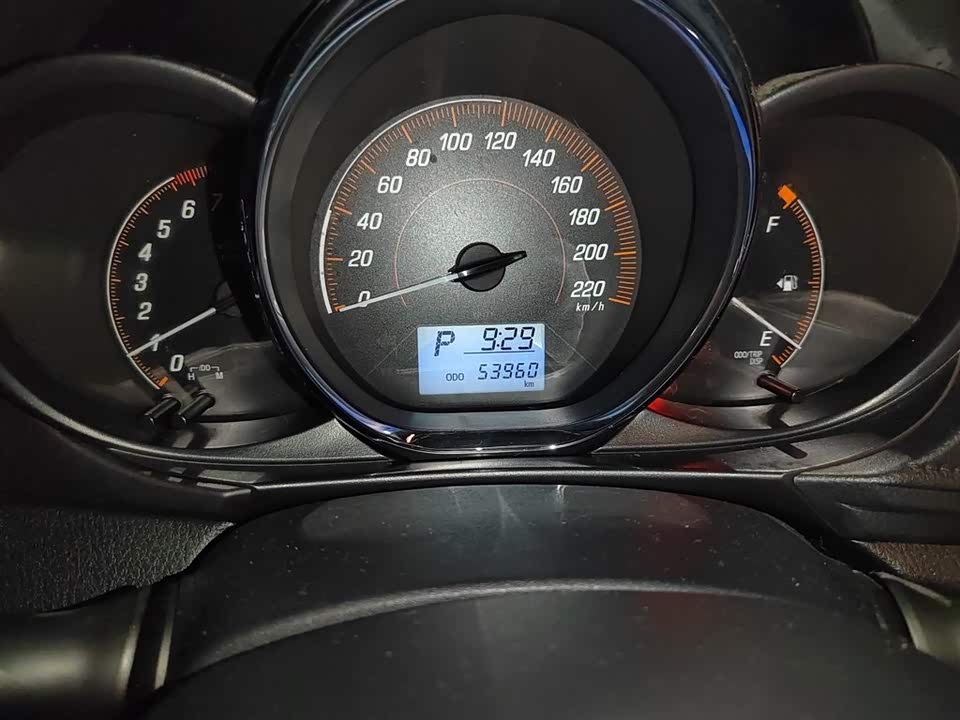 Toyota YARiS L to enjoy