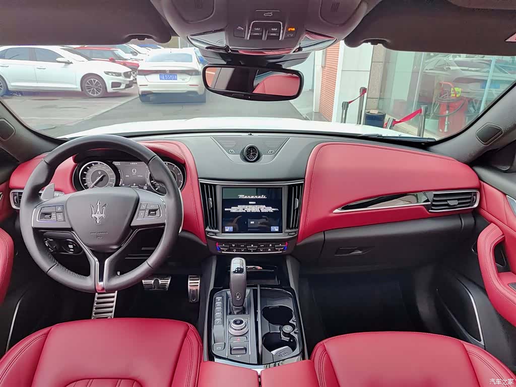 Maserati Levante, 2023 10