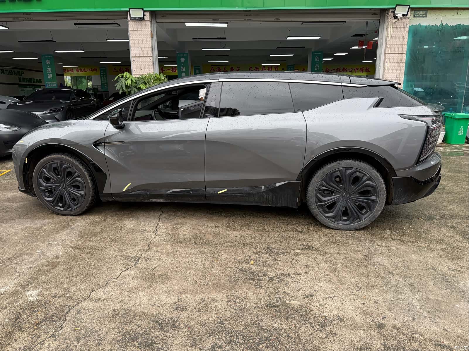 HiPhi X, 2021 8
