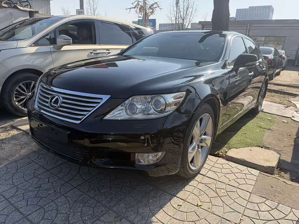 Lexus LS