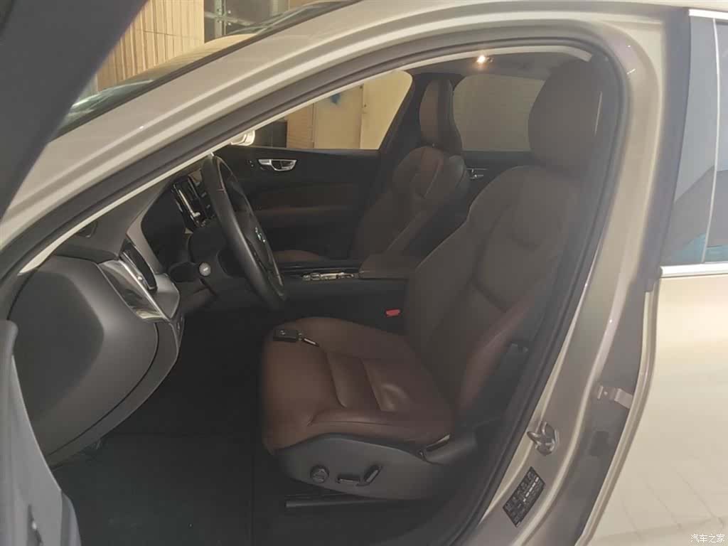 Volvo XC60, 2019 15