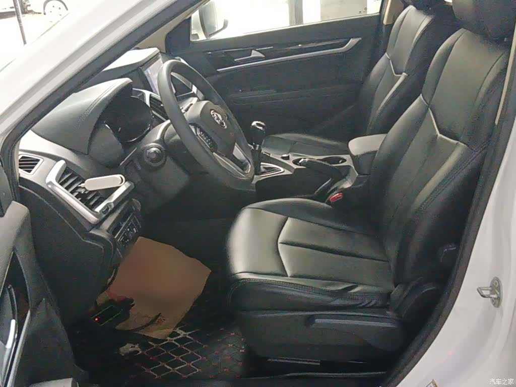 DongFeng AX7, 2015 15