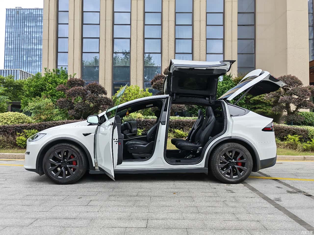 Tesla Model X, 2023 4