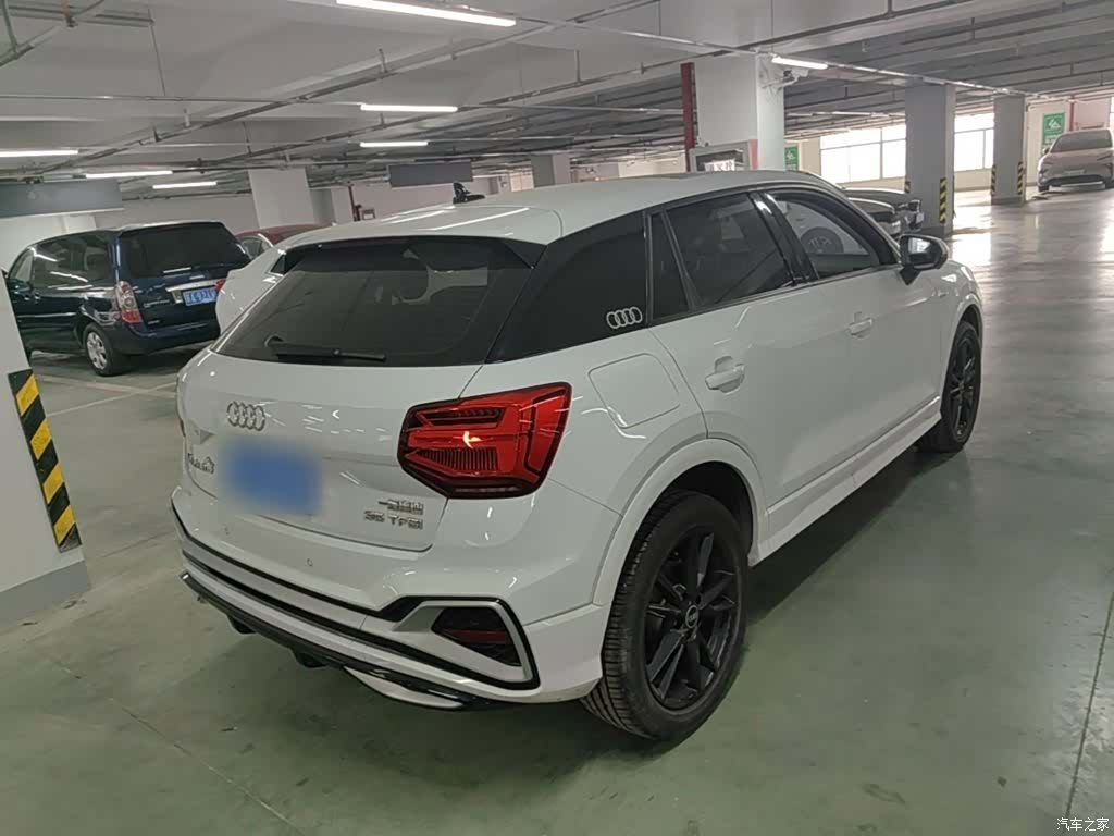 Audi Q2L, 2022 все фото